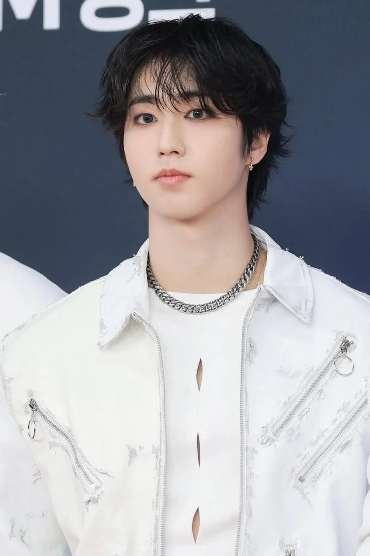 Stray Kids Romance Simulator
